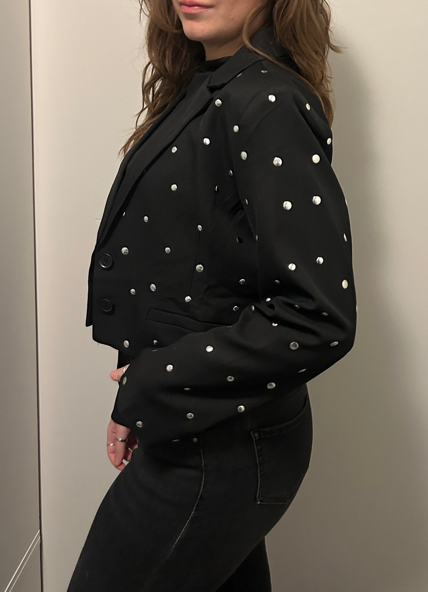 Korte blazer met studs zwart