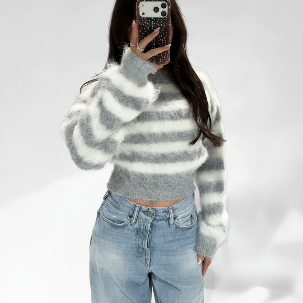 Fluffy gestreepte turtleneck sweater grijs wit — vierkant crop