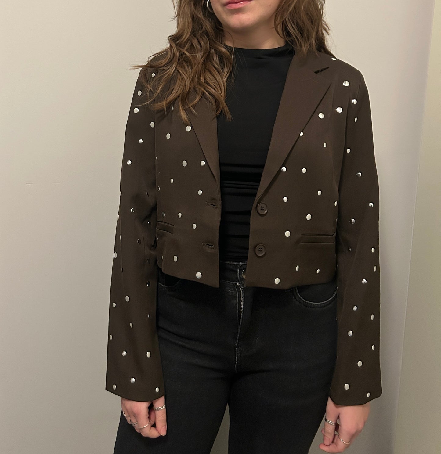 Korte blazer met studs bruin