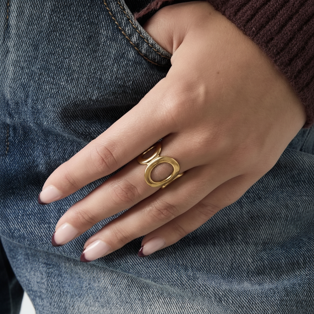 Gouden ovale ring met open structuur