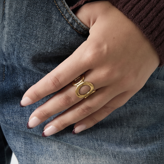 Gouden ovale ring met open structuur