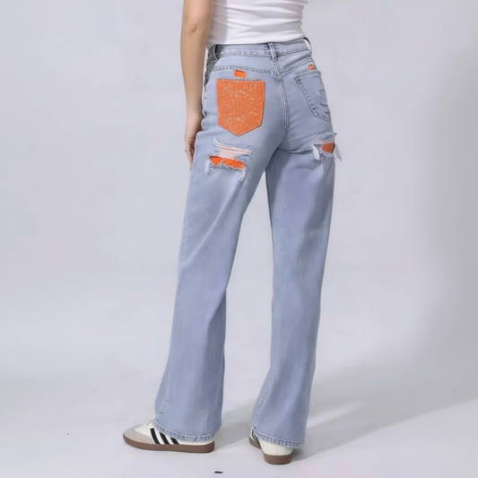 Light blue ripped wide leg jeans achterkant met oranje details